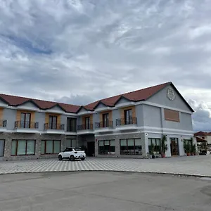 Hotel House Of Horses Shtepia E Kuajve Korce